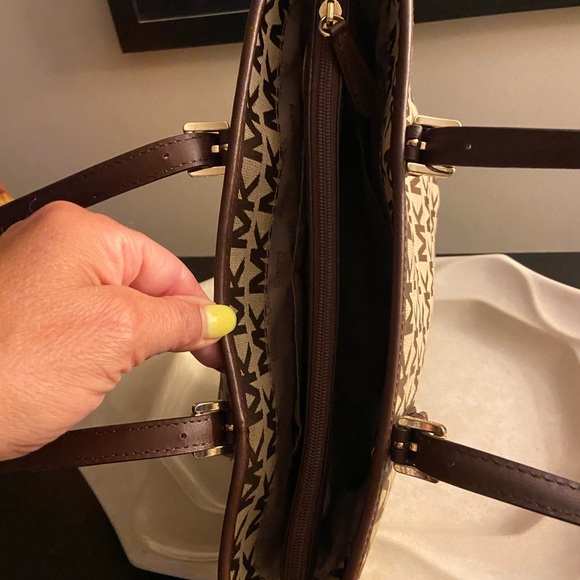 Michael Kors monogram tote style bag with leather handles in brown and tan - Picture 9 of 15